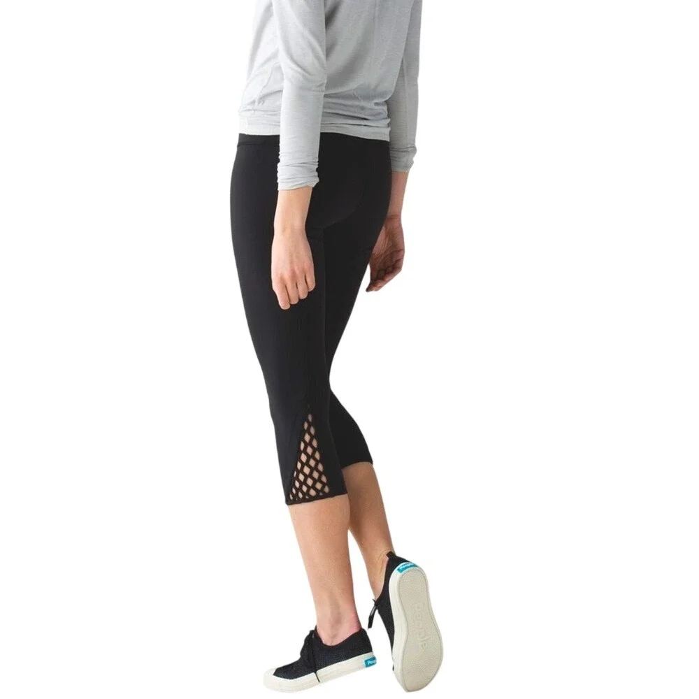 Lululemon Black Cropped Athletic Leggings Lattice Detail Women Size‎ M